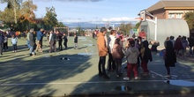 Familias jugando en el patio_9 de noviembre_CEIP FDLR_Las Rozas