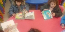 Viernes bibliotecarios en Infantil 3 años_CEIP FDLR_Las Rozas